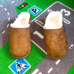 Comfortable fluffy toddler slip on shoes